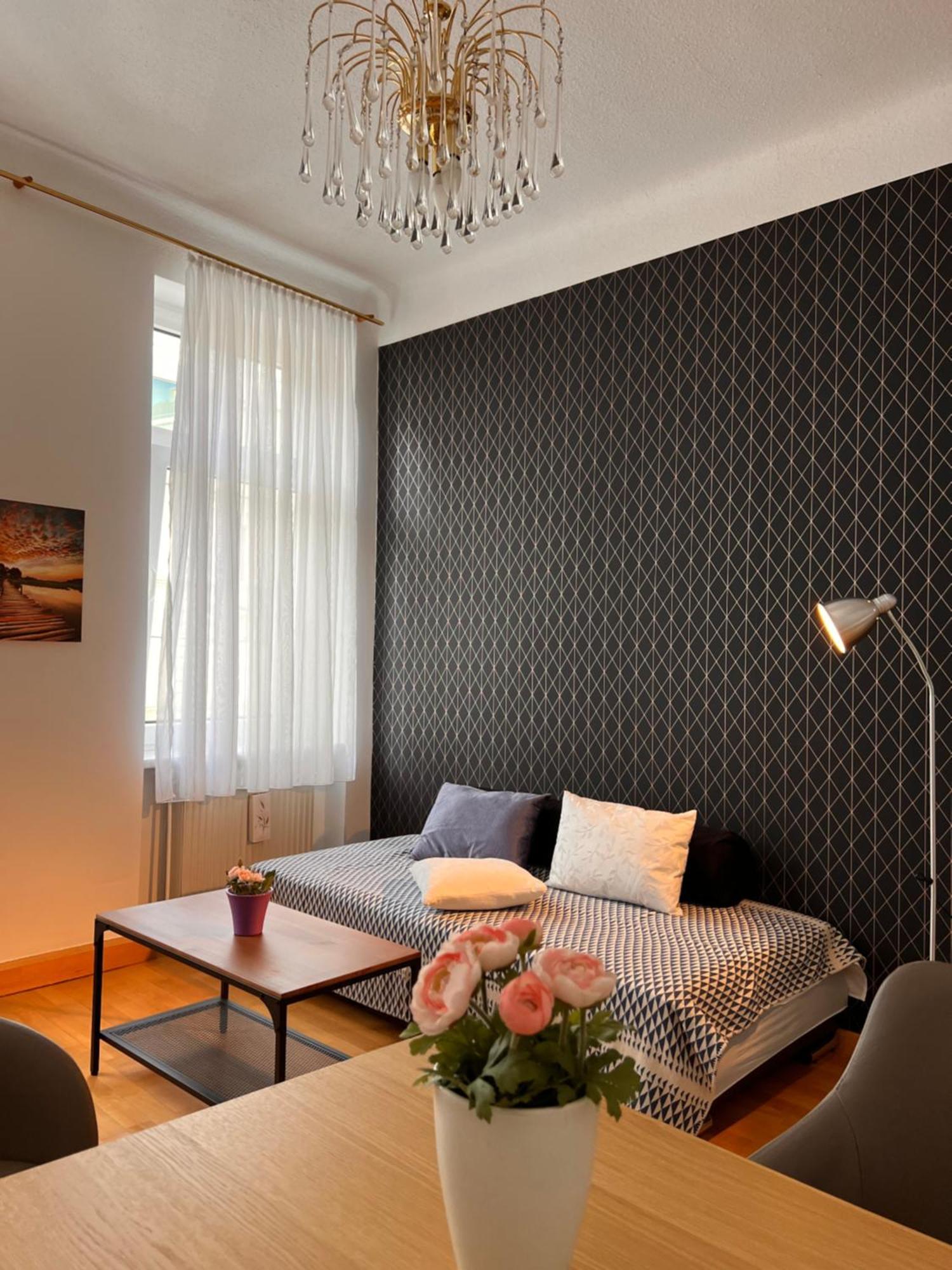 Studio & Apartments Near Reumannplatz Vienna Exterior photo